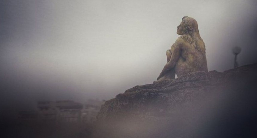 Mar del Plata: apareció una escultura y nadie sabe cómo llegó ni quien es el autor