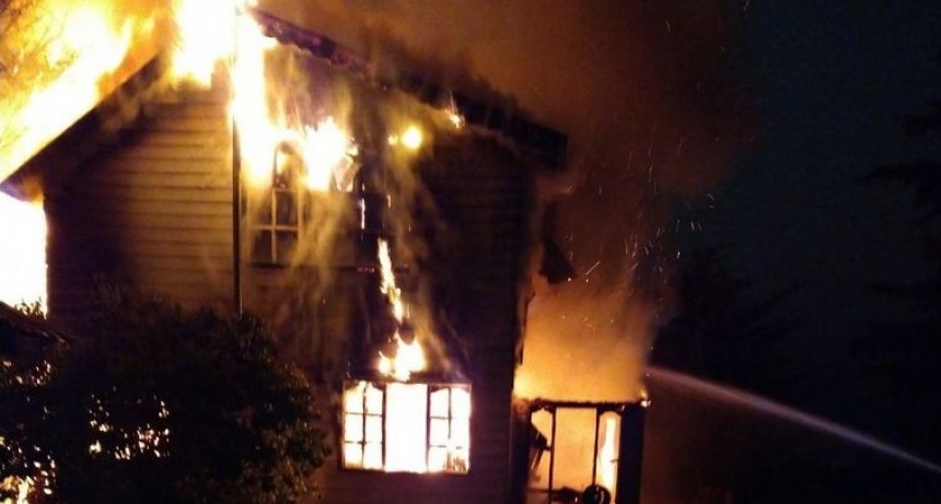 Murió una anciana en un voraz incendio en Ushuaia