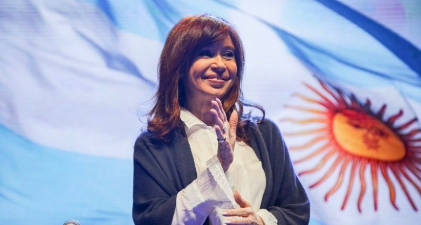 Cristina Fernández regresará al país junto a su hija Florencia y cumplirán la cuarenta