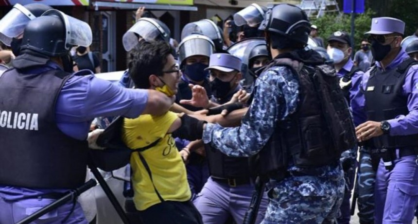 ESTALLIDO SOCIAL : Gobernador de Formosa manda a detener a jóvenes que piden libertad