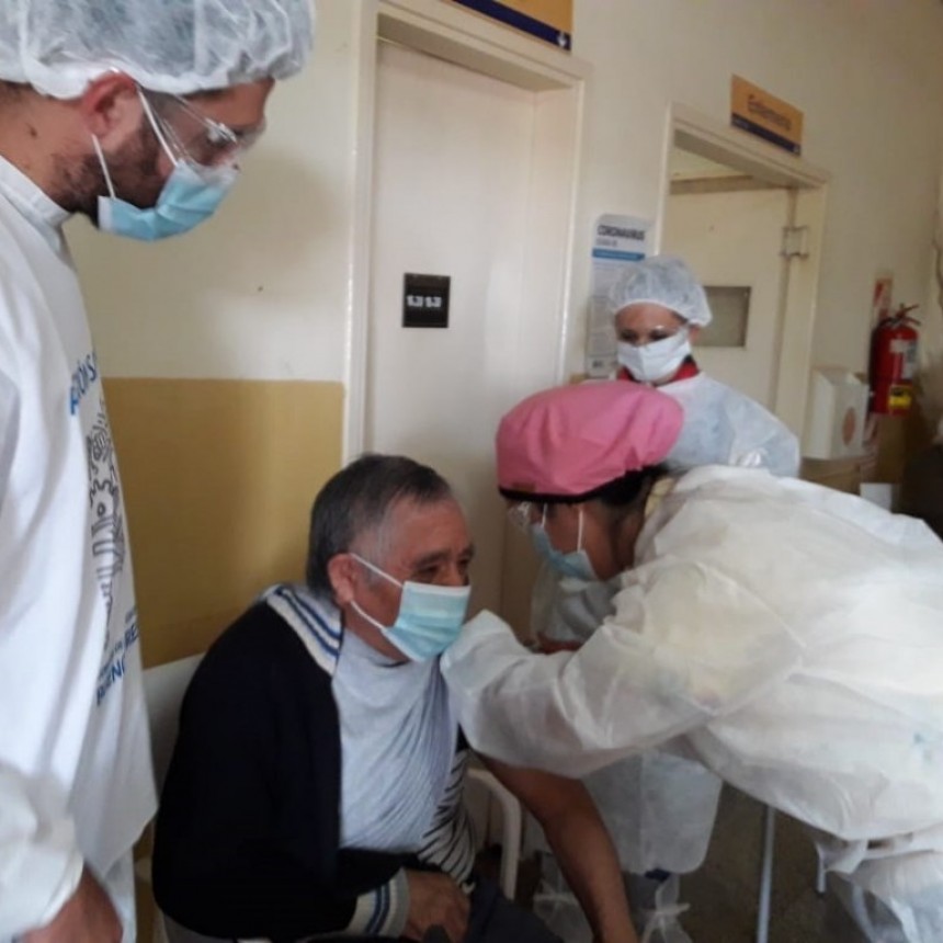GRANJA HOGAR SIMÓN COLIQUEO | Vacunaron a residentes 
