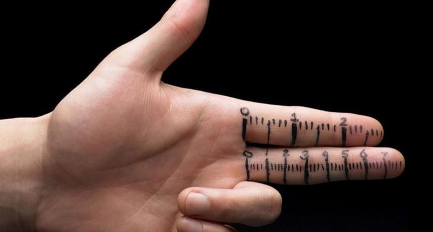 Cuestión de tamaños: Médico influencer explica la relación entre el dedo índice y el miembro viril