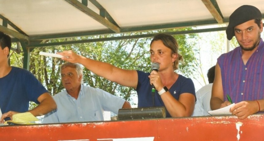 Gabriela Iturrioz  es hoy  martillera de remates presenciales ganaderos en Argentina. Dialogamos con ella