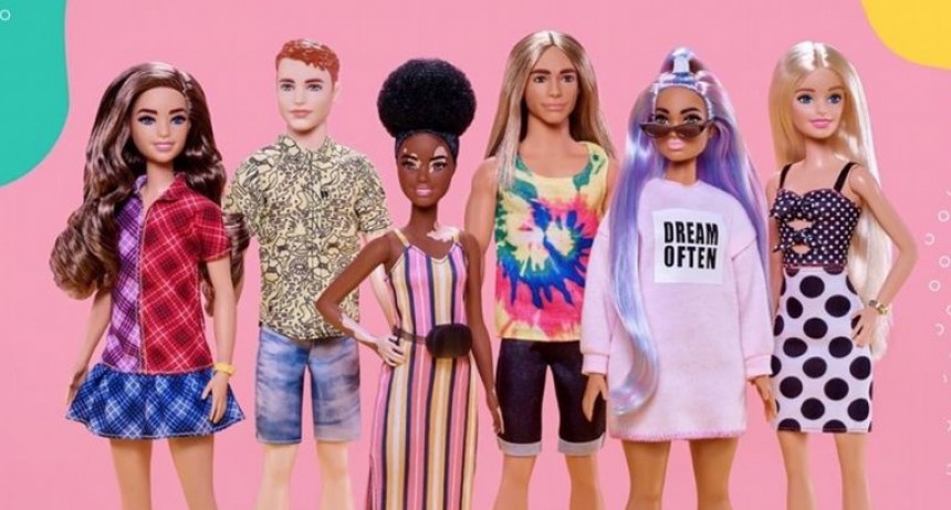 Barbie celebró 65 años en un mundo diverso de muñecas
