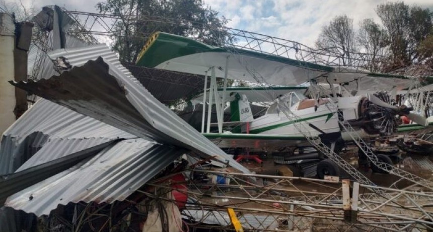 Una violenta tormenta con vientos de 100 km por hora provocó graves daños en Nueve de Julio y la regiòn 