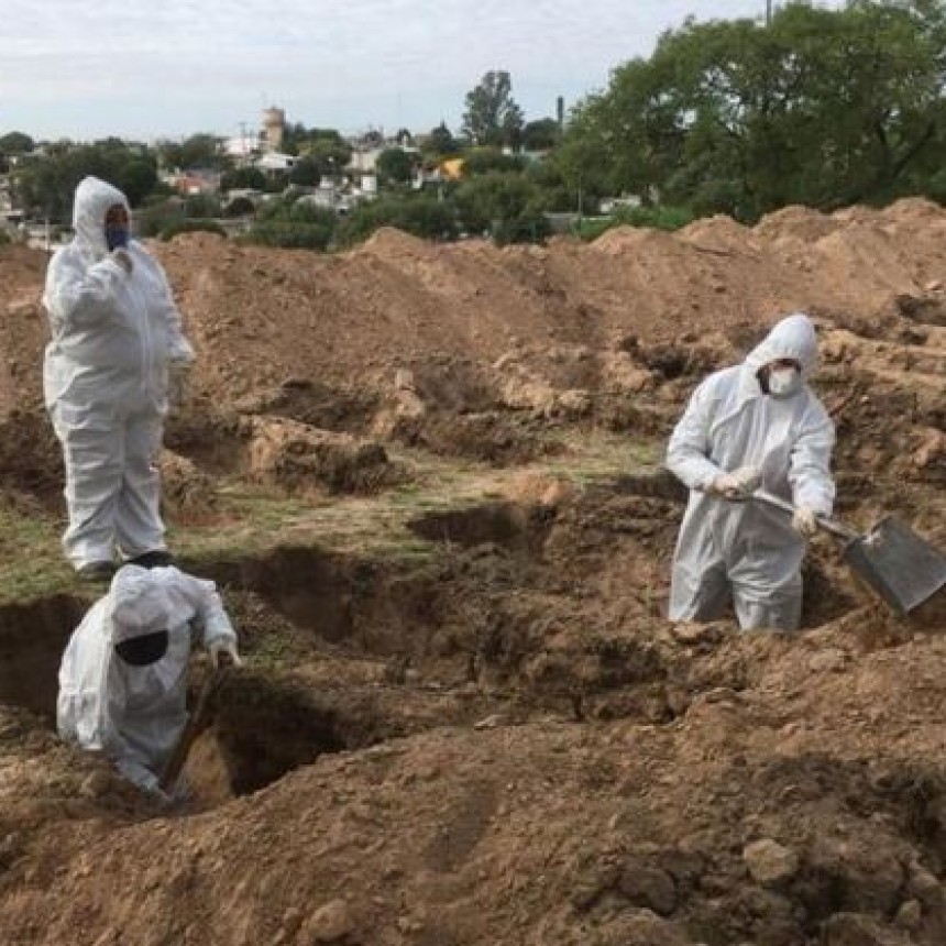 Cavan fosas en cementerio de Córdoba para afrontar pandemia