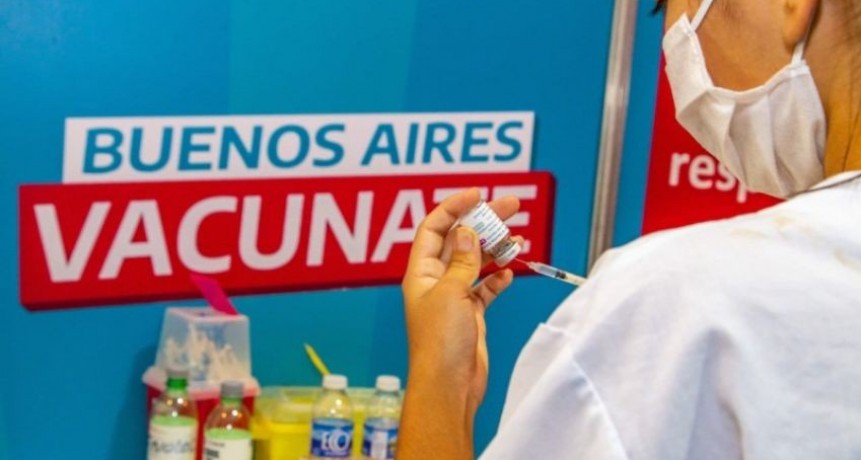 Provincia de Buenos Aires comienza a vacunar a todas las personas de 50 años en adelante