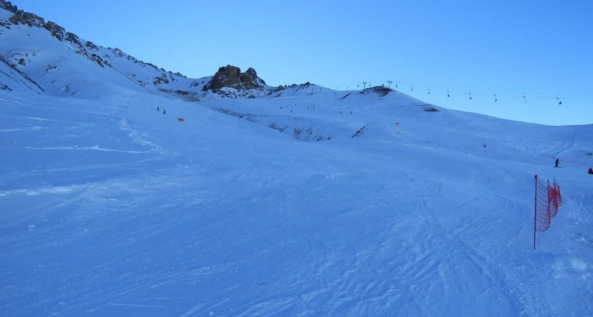 Rescataron a dos esquiadores heridos tras una avalancha en Las Leñas