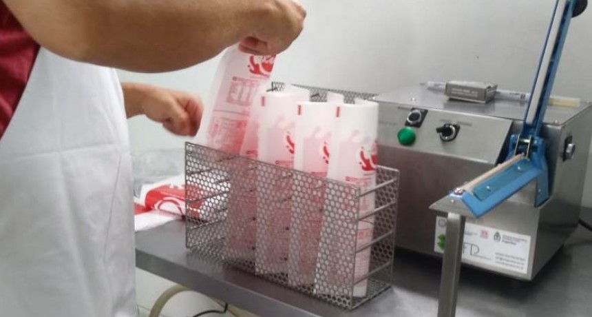 Una PyME fabrica la máquina que ensacheta y pasteuriza la leche en origen