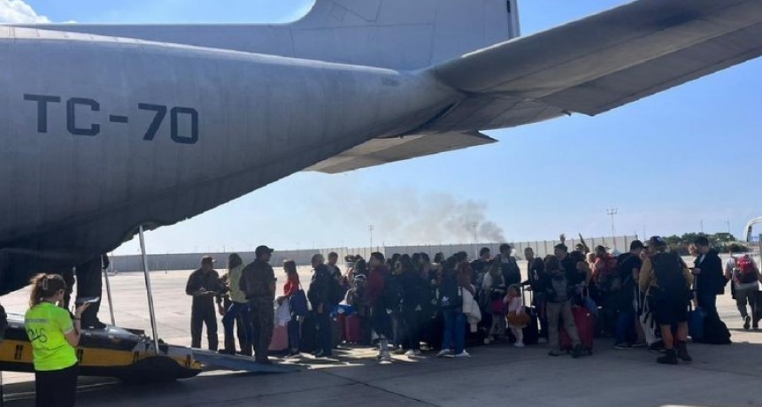Conflicto bélico  Partió hacia Buenos Aires el primer vuelo con 244 argentinos evacuados de Israel