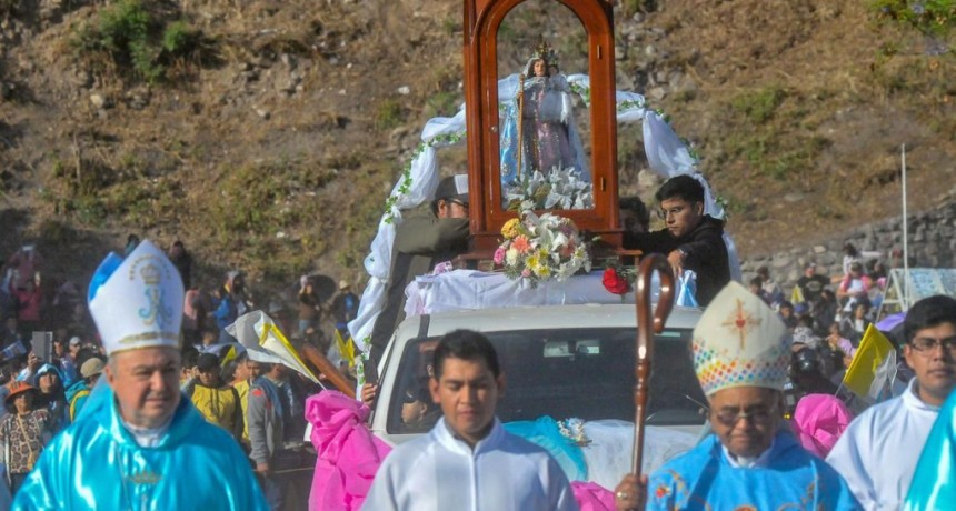 Miles de jujeños honraron a la Virgen del Rosario en Río Blanco