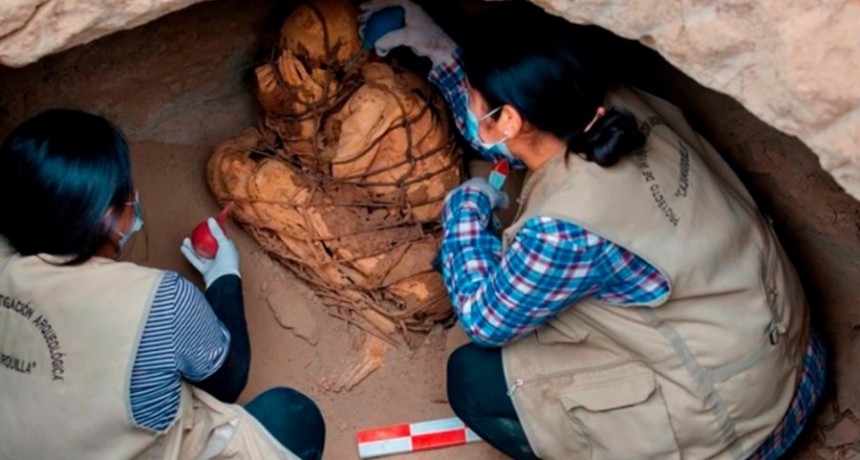 PERU | Hallaron una momia de 800 años en una misteriosa posición