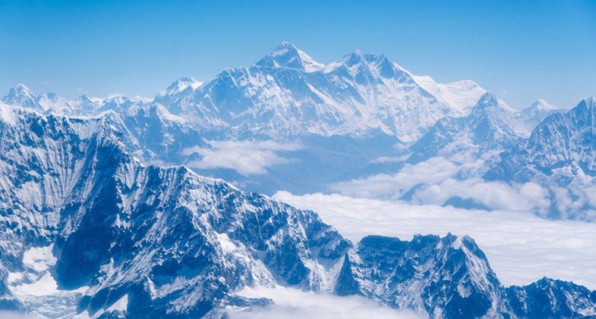 El monte Everest sigue creciendo