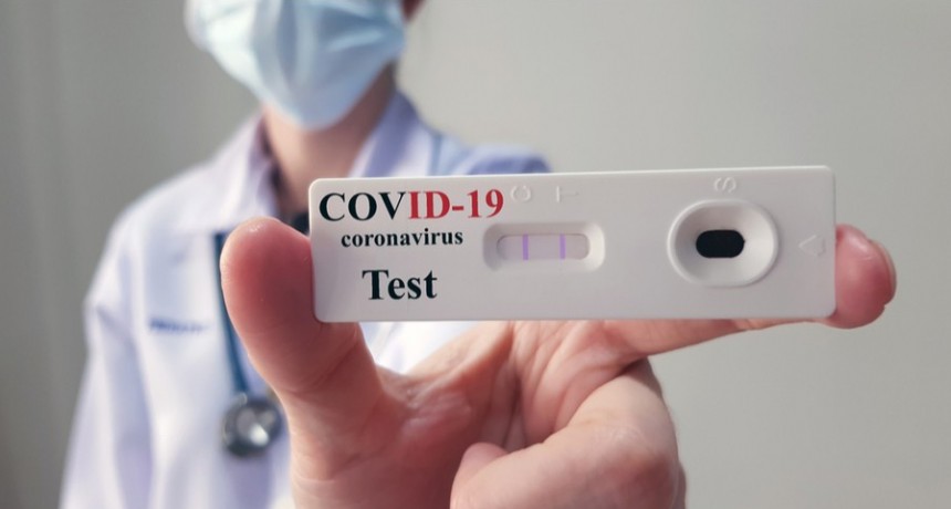 Nueva etapa de la pandemia.  Se venden 10 mil test de coronavirus por día: la mitad da positivo
