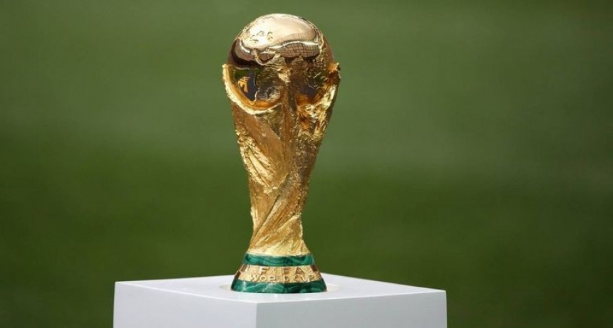 Cuánto pesa la Copa del Mundo y de qué material está hecha
