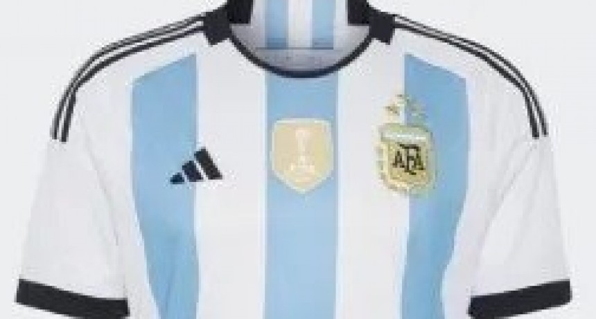 La camiseta argentina con las tres estrellas ya es furor y promete récord de venta