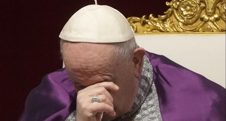 Luto en el mundo católico.  Francisco presidirá el funeral de Benedicto XVI el jueves en Roma