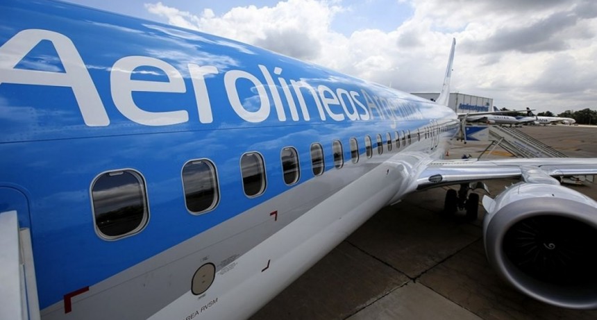 El Gobierno autorizó la cesión de acciones de Aerolíneas Argentinas y Austral a los empleados